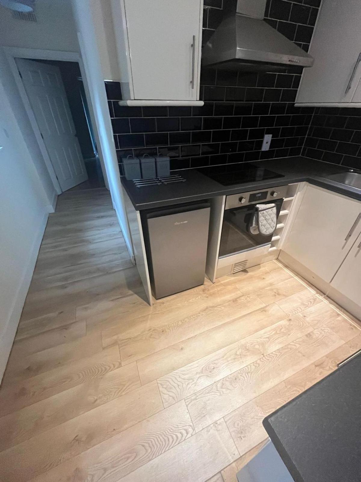 1 Bedroom Flat With Parking Лестър Екстериор снимка